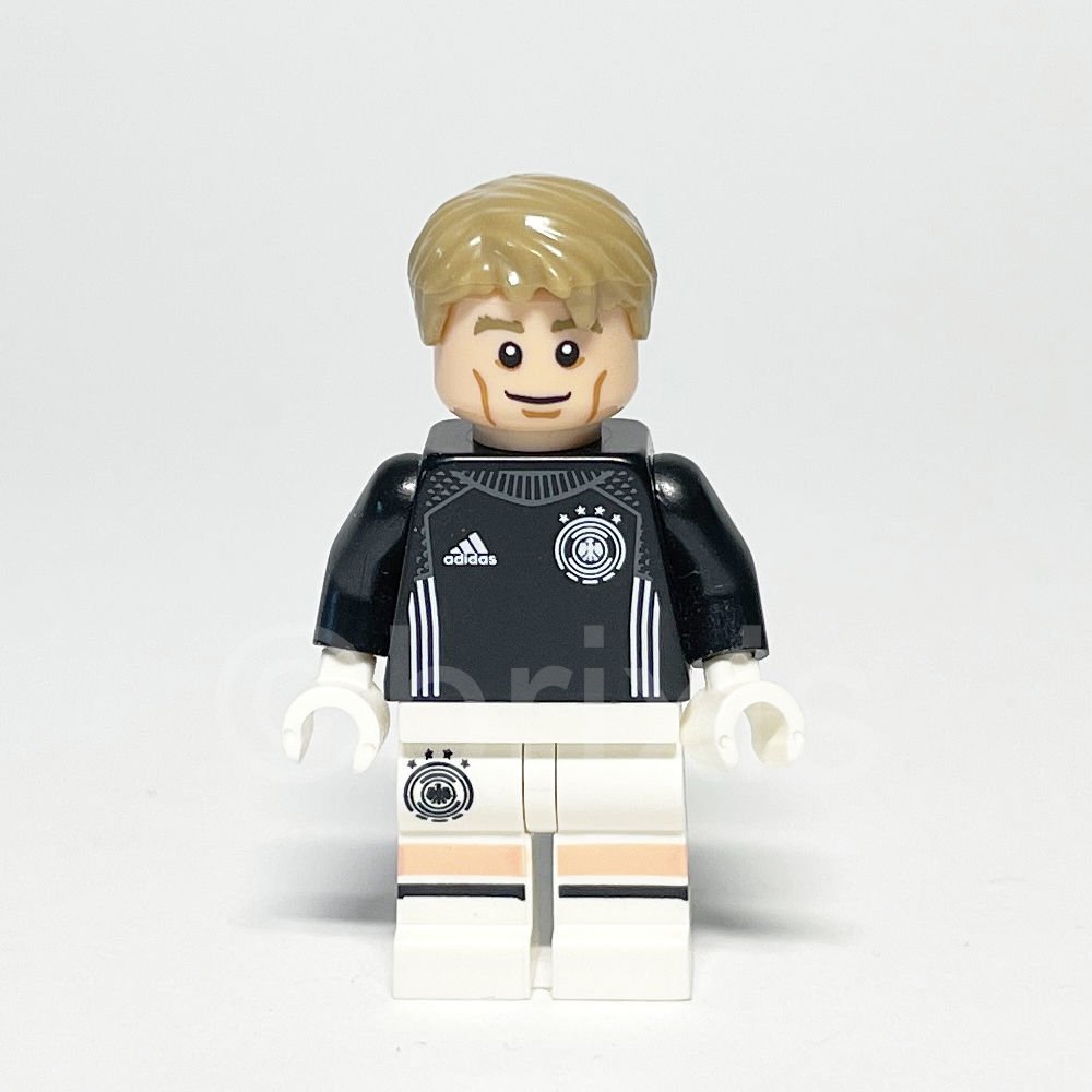 LEGO Collectible: Manuel Neuer (DFB002) - LEGO Collectible Manuel Neuer Minifigure DFB002 LEGO Collectible Manuel Neuer Minifigure DFB002 Vorderansicht